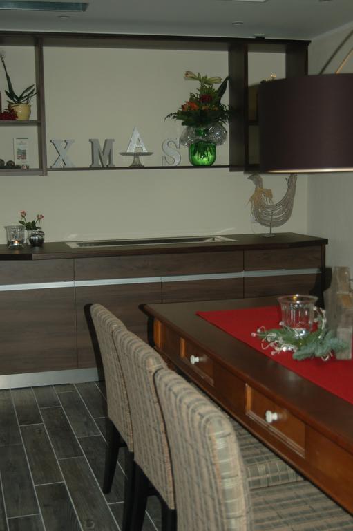 Hotel-Ferienwohnungen Cafe Maarblick Schalkenmehren Dış mekan fotoğraf