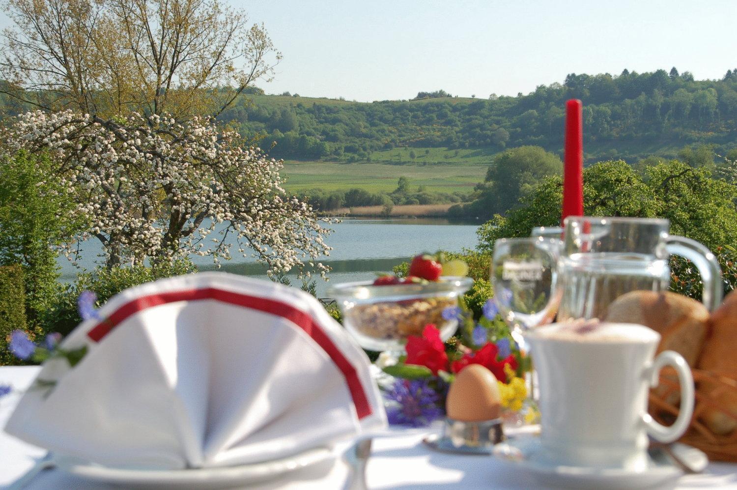 Hotel-Ferienwohnungen Cafe Maarblick Schalkenmehren Dış mekan fotoğraf