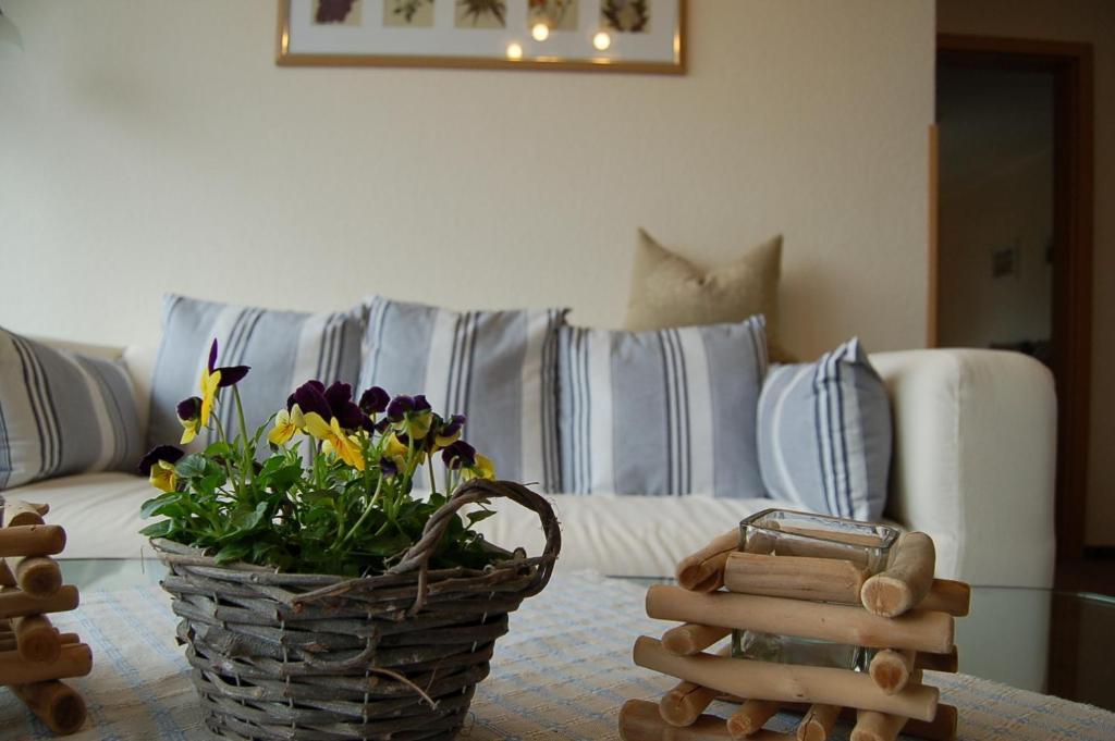 Hotel-Ferienwohnungen Cafe Maarblick Schalkenmehren Oda fotoğraf