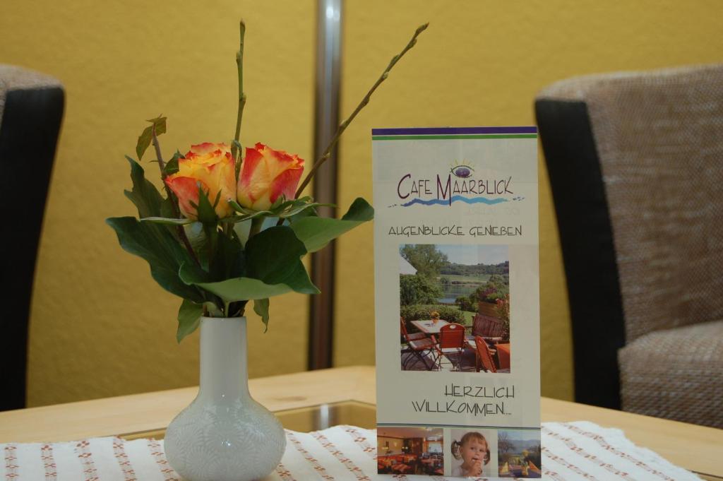 Hotel-Ferienwohnungen Cafe Maarblick Schalkenmehren Dış mekan fotoğraf