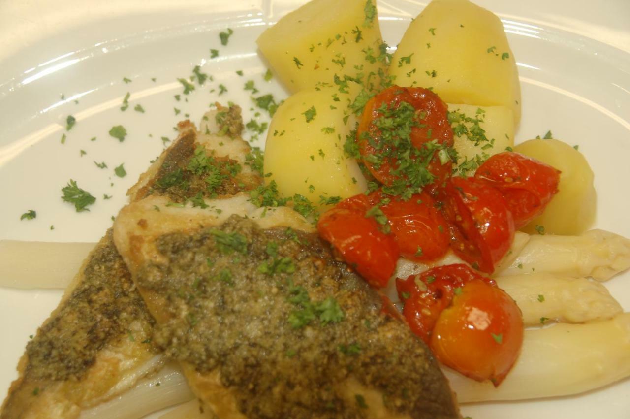 Hotel-Ferienwohnungen Cafe Maarblick Schalkenmehren Dış mekan fotoğraf